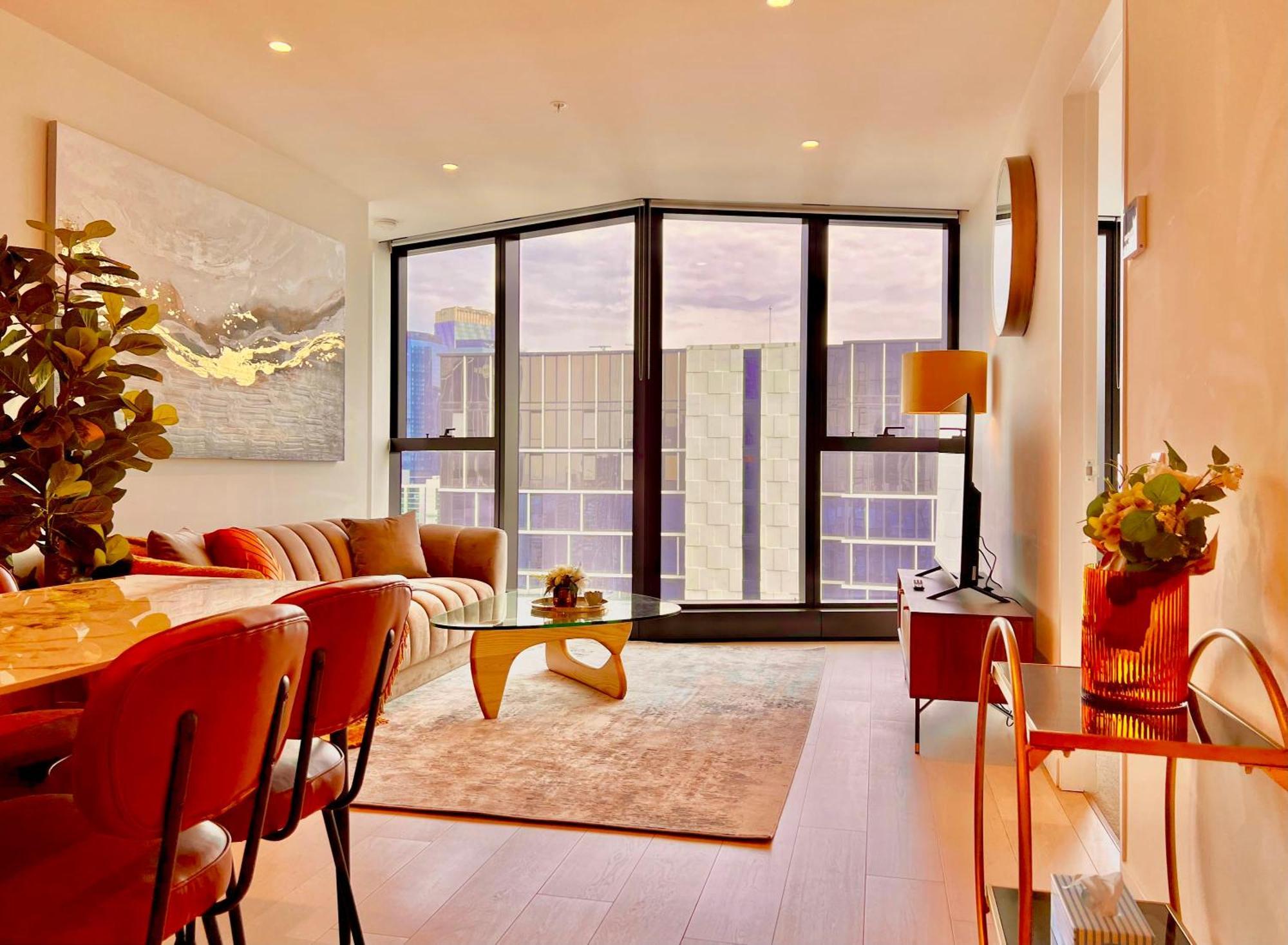 High Rise Top View 2Bed2Bath — Photos 3
